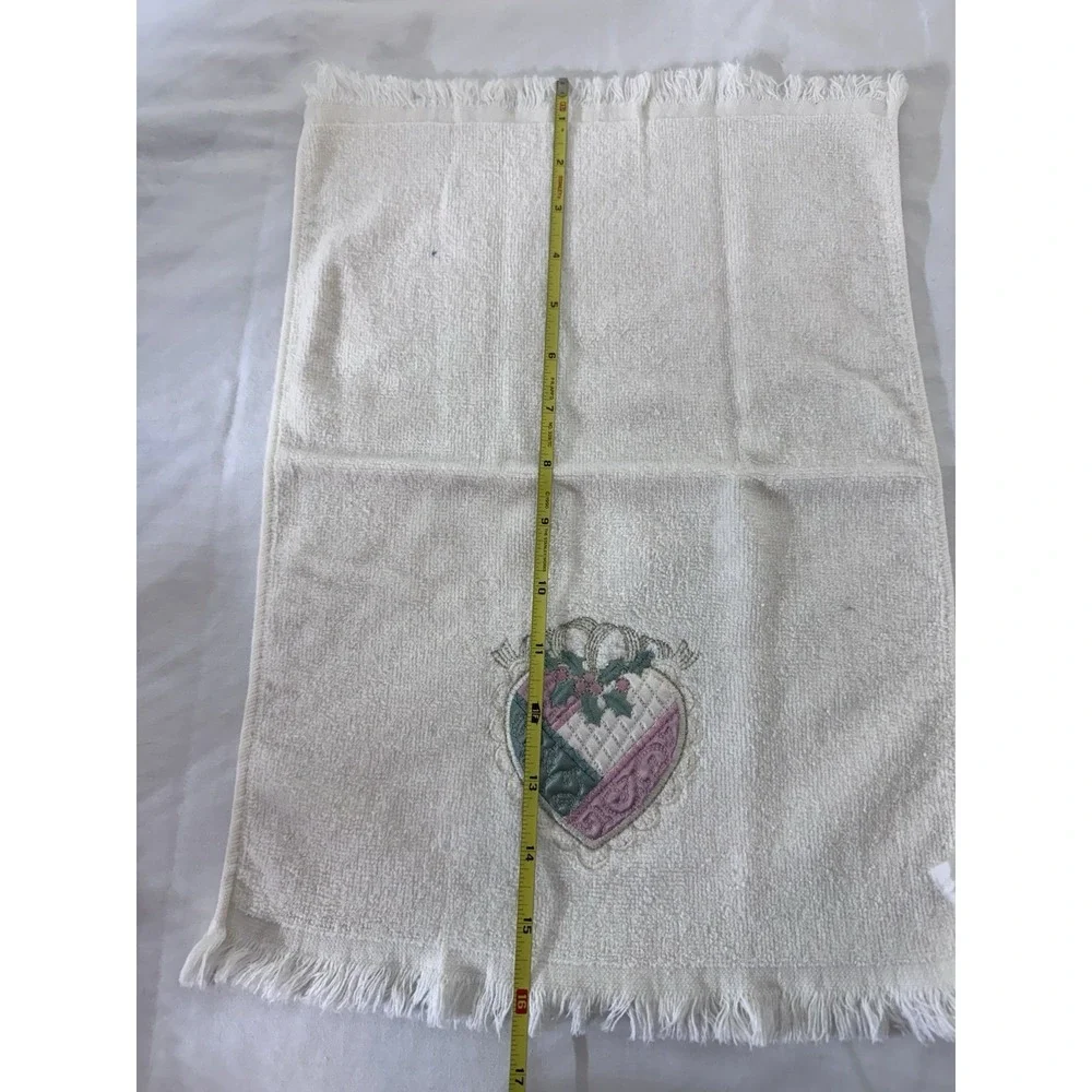 Christmas Holiday Ivory Fingertip Towel Embroidery Cotton Pink Heart Holly Vtg